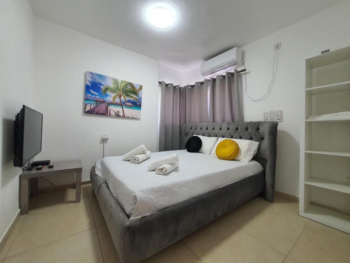 Barak Royal Suites 20 Garden Jacuzzi - ג'קוזי בחצר Эйлат Экстерьер фото